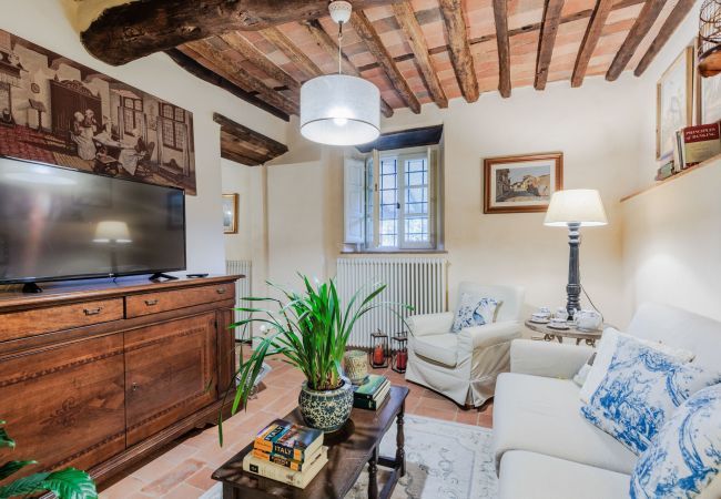 Villa in Pieve di Compito - Dimora delle Camelie Villa in Pieve di Compito - Dimora delle Camelie