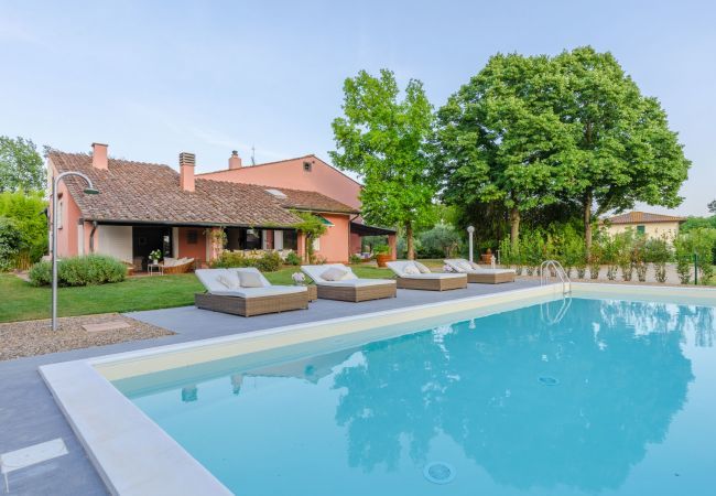 Villa in Bientina - Cà Uvenere, Modern Farmhouse with Pool Villa in Bientina - Cà Uvenere, Modern Farmhouse with Pool