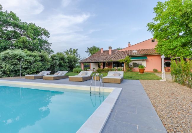 Villa in Bientina - Cà Uvenere, Modern Farmhouse with Pool Villa in Bientina - Cà Uvenere, Modern Farmhouse with Pool