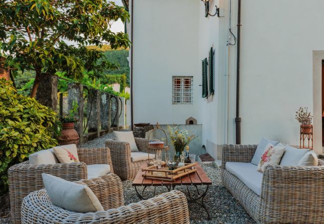 Villa in Vorno - Villa Magnolie, Stylish Family Villa Villa in Vorno - Villa Magnolie, Stylish Family Villa
