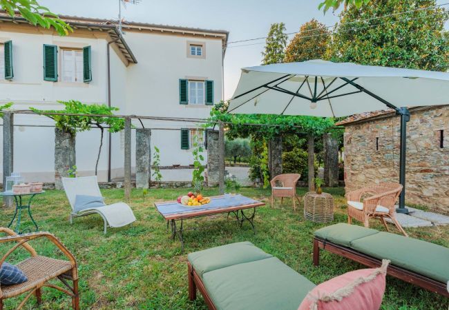 Villa in Vorno - Villa Magnolie, Stylish Family Villa Villa in Vorno - Villa Magnolie, Stylish Family Villa