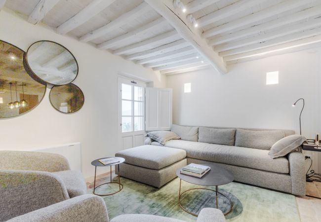 Villa in Lucca - Tramonto Farmhouse, Contemporary Tradition Villa in Lucca - Tramonto Farmhouse, Contemporary Tradition