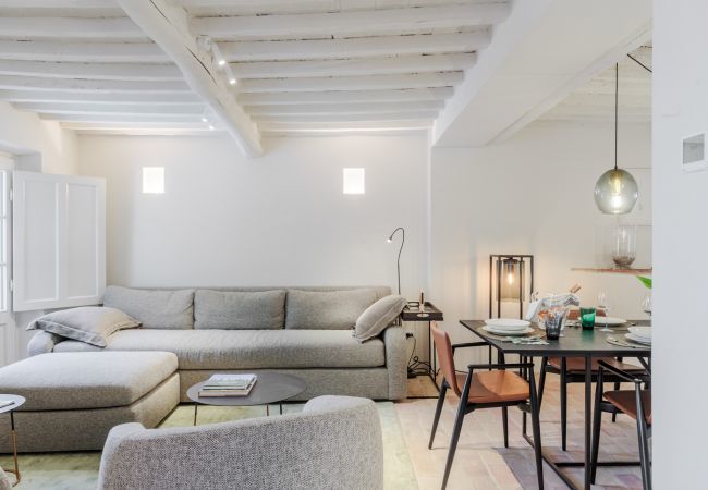 Villa in Lucca - Tramonto Farmhouse, Contemporary Tradition Villa in Lucca - Tramonto Farmhouse, Contemporary Tradition