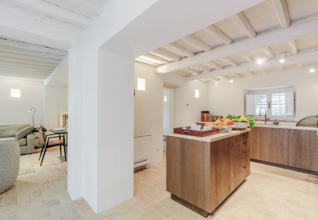 Villa in Lucca - Tramonto Farmhouse, Contemporary Tradition Villa in Lucca - Tramonto Farmhouse, Contemporary Tradition