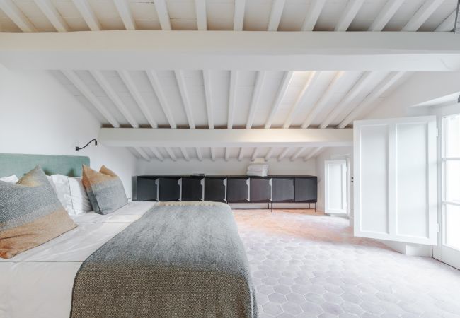 Villa in Lucca - Tramonto Farmhouse, Contemporary Tradition Villa in Lucca - Tramonto Farmhouse, Contemporary Tradition