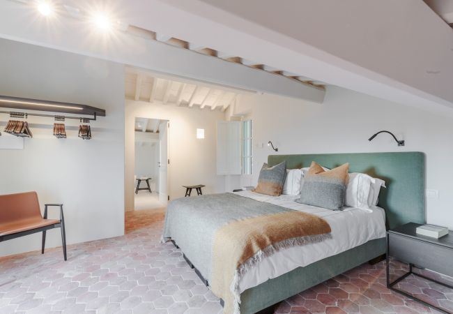Villa in Lucca - Tramonto Farmhouse, Contemporary Tradition Villa in Lucca - Tramonto Farmhouse, Contemporary Tradition