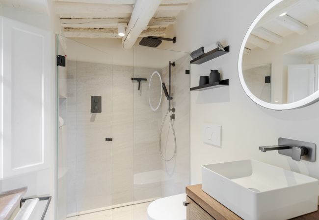 Villa in Lucca - Tramonto Farmhouse, Contemporary Tradition Villa in Lucca - Tramonto Farmhouse, Contemporary Tradition