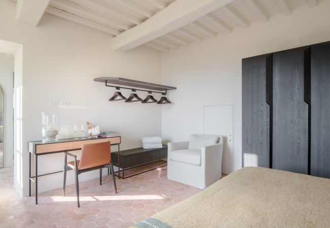Villa in Lucca - Tramonto Farmhouse, Contemporary Tradition Villa in Lucca - Tramonto Farmhouse, Contemporary Tradition