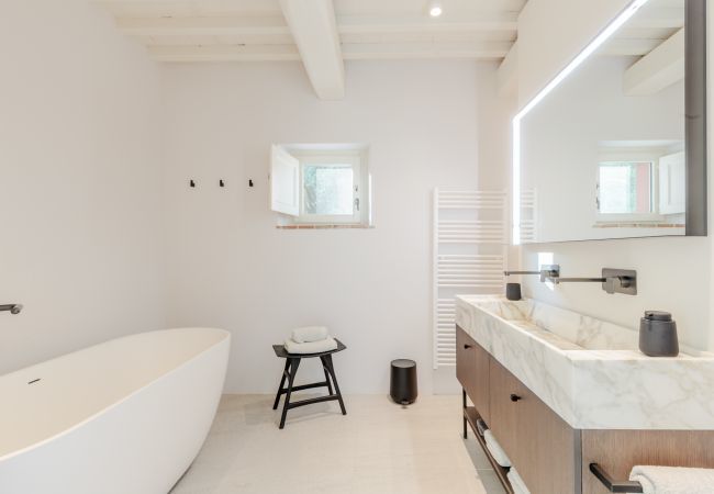 Villa in Lucca - Tramonto Farmhouse, Contemporary Tradition Villa in Lucca - Tramonto Farmhouse, Contemporary Tradition