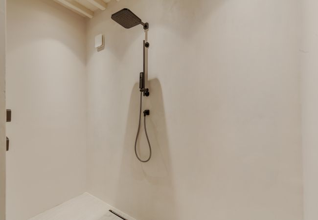 Villa in Lucca - Tramonto Farmhouse, Contemporary Tradition Villa in Lucca - Tramonto Farmhouse, Contemporary Tradition