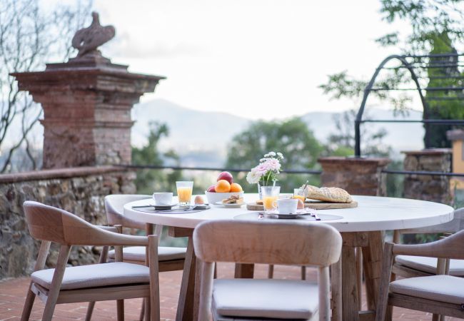 Villa in Lucca - Tramonto Farmhouse, Contemporary Tradition Villa in Lucca - Tramonto Farmhouse, Contemporary Tradition