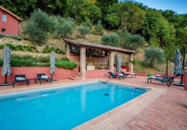 Villa in Lucca - Tramonto Farmhouse, Contemporary Tradition Villa in Lucca - Tramonto Farmhouse, Contemporary Tradition