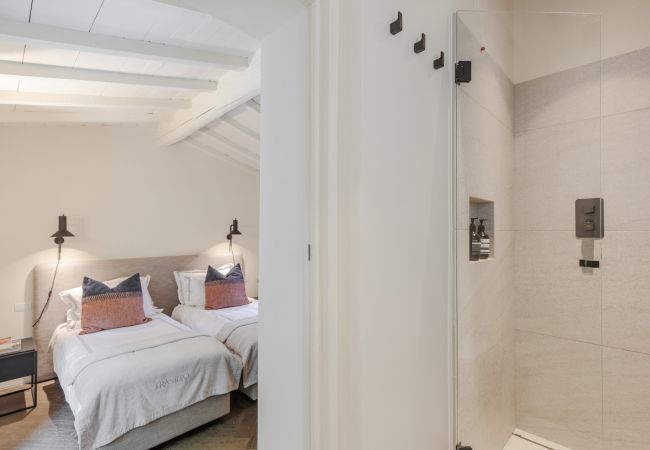 Villa in Lucca - Tramonto Farmhouse, Contemporary Tradition Villa in Lucca - Tramonto Farmhouse, Contemporary Tradition