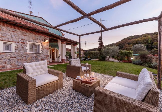 Villa in Chiatri - Rondini, Farmhouse with pool