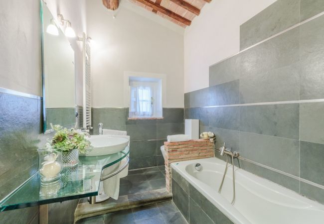 Villa in Chiatri - Rondini Farmhouse Villa in Chiatri - Rondini Farmhouse