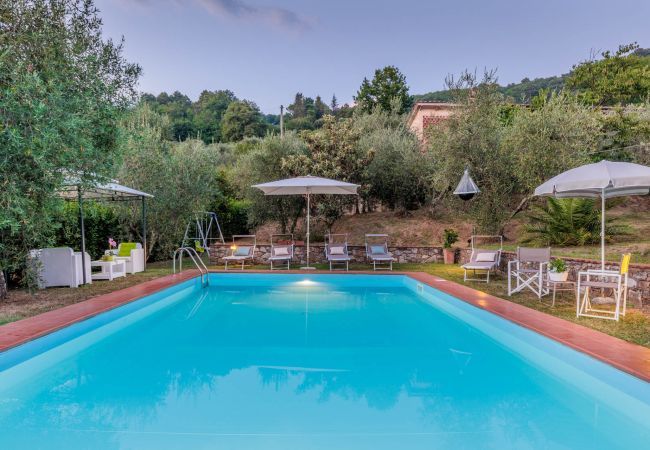 Villa in Lucca - Villa Dondolino, a Stylish Farmhouse with Private Pool close to Lucca and the Beach