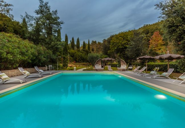 Villa in Lamporecchio - Villa Veranda with shared Pool in a Borgo