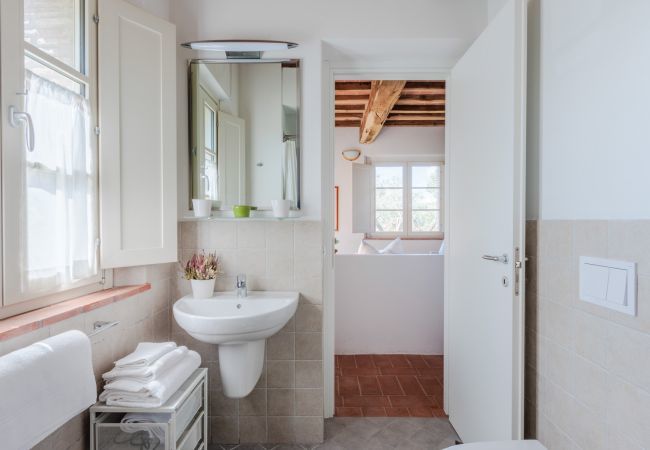 Apartment in San Gennaro - Casa Santo at Borghetto Farmhouse Apartment in San Gennaro - Casa Santo at Borghetto Farmhouse