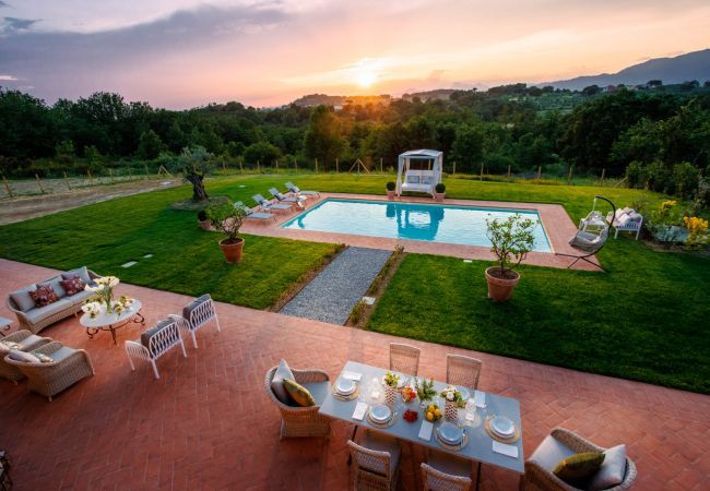 Villa in Montecarlo - Villa Flora, a Luxury 3 bedrooms Farmhouse with Pool and Jacuzzi