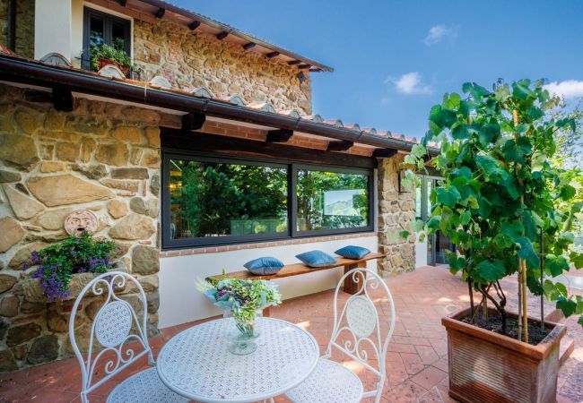 Villa in Pescia - Sospirata Farmhouse, luxury 2 bedrooms villa with Amazing Views on the Rolling Hills of Pescia