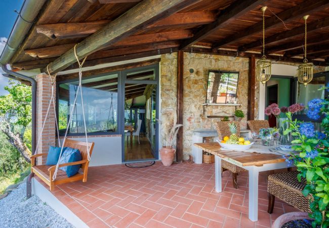 Villa in Pescia - Sospirata Farmhouse, luxury 2 bedrooms villa with Amazing Views on the Rolling Hills of Pescia