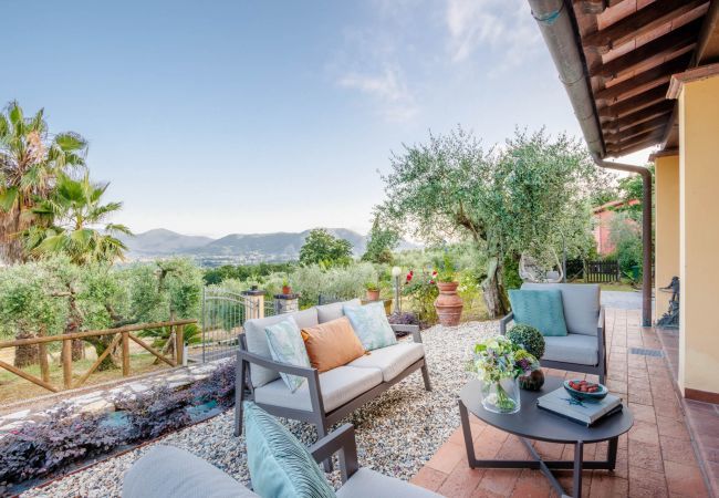 Villa in Lucca - Villa Gabry Farmhouse with Incredible View on the Hills close to Lucca Town Centre