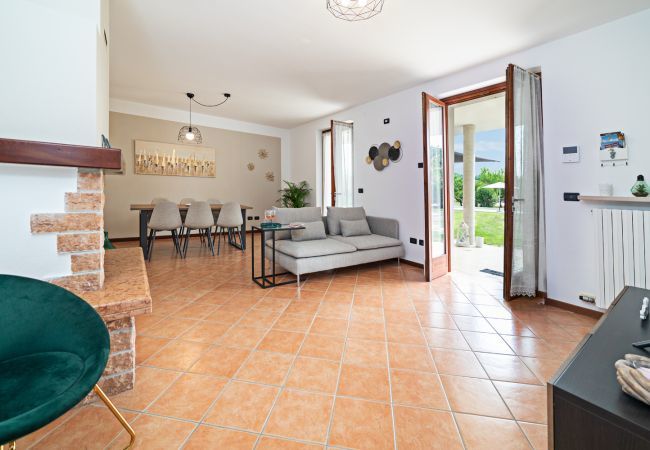 Chalet in Costermano - Regarda - Villa Ida, apartment Rodole with pool and air conditioning