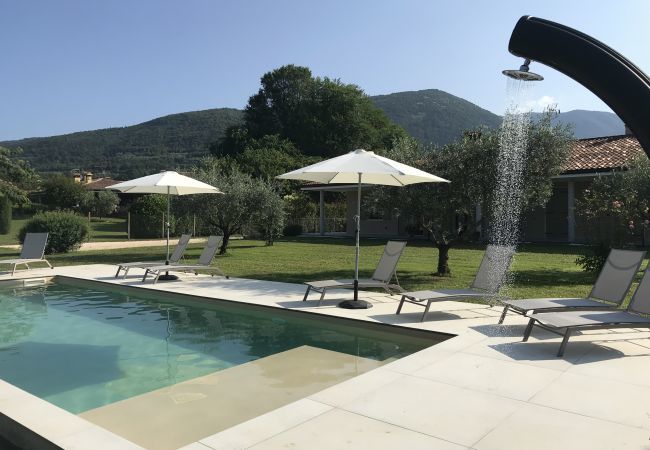 Chalet in Costermano - Regarda -  Villa Ida, apartment Giarole with pool and air conditioning