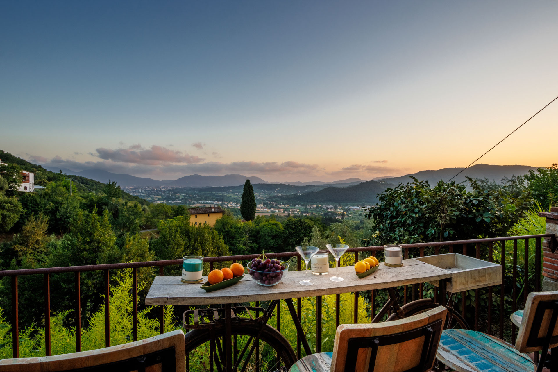 Villa/Dettached house in Lucca - Villa Alice, panoramic stone farmhouse to sleep 10 with pool in Lucca
