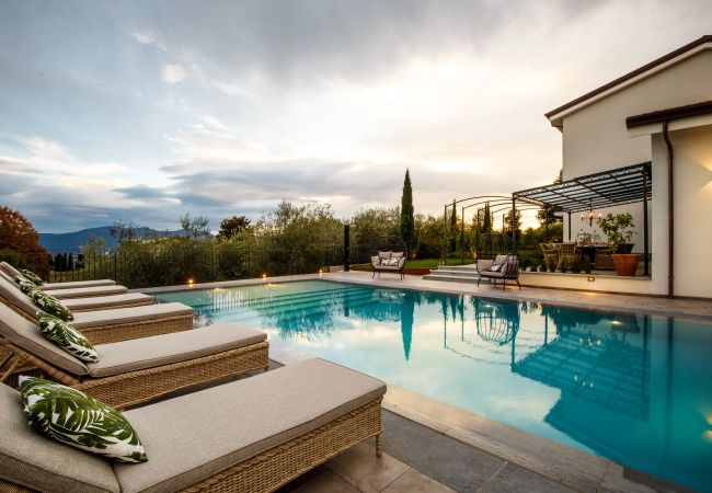 Villa in Segromigno in Monte - Summit Splendor: Where Luxury Meets Limitless Views