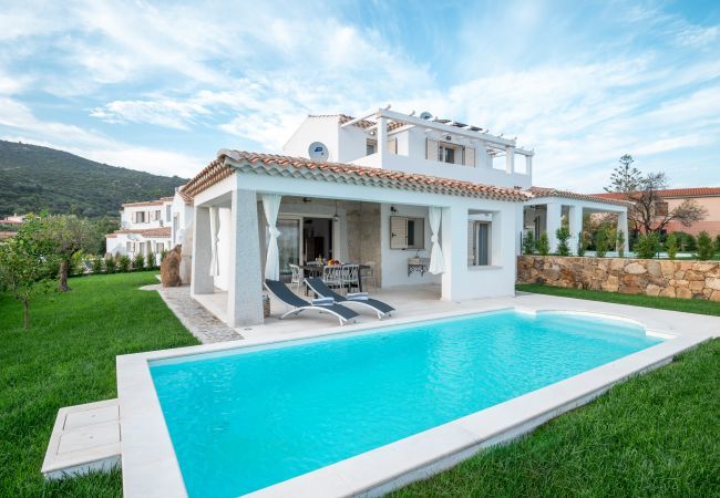 Villa in Budoni - Bellevue 36E by Klodge - stylish villa with exclusive pool