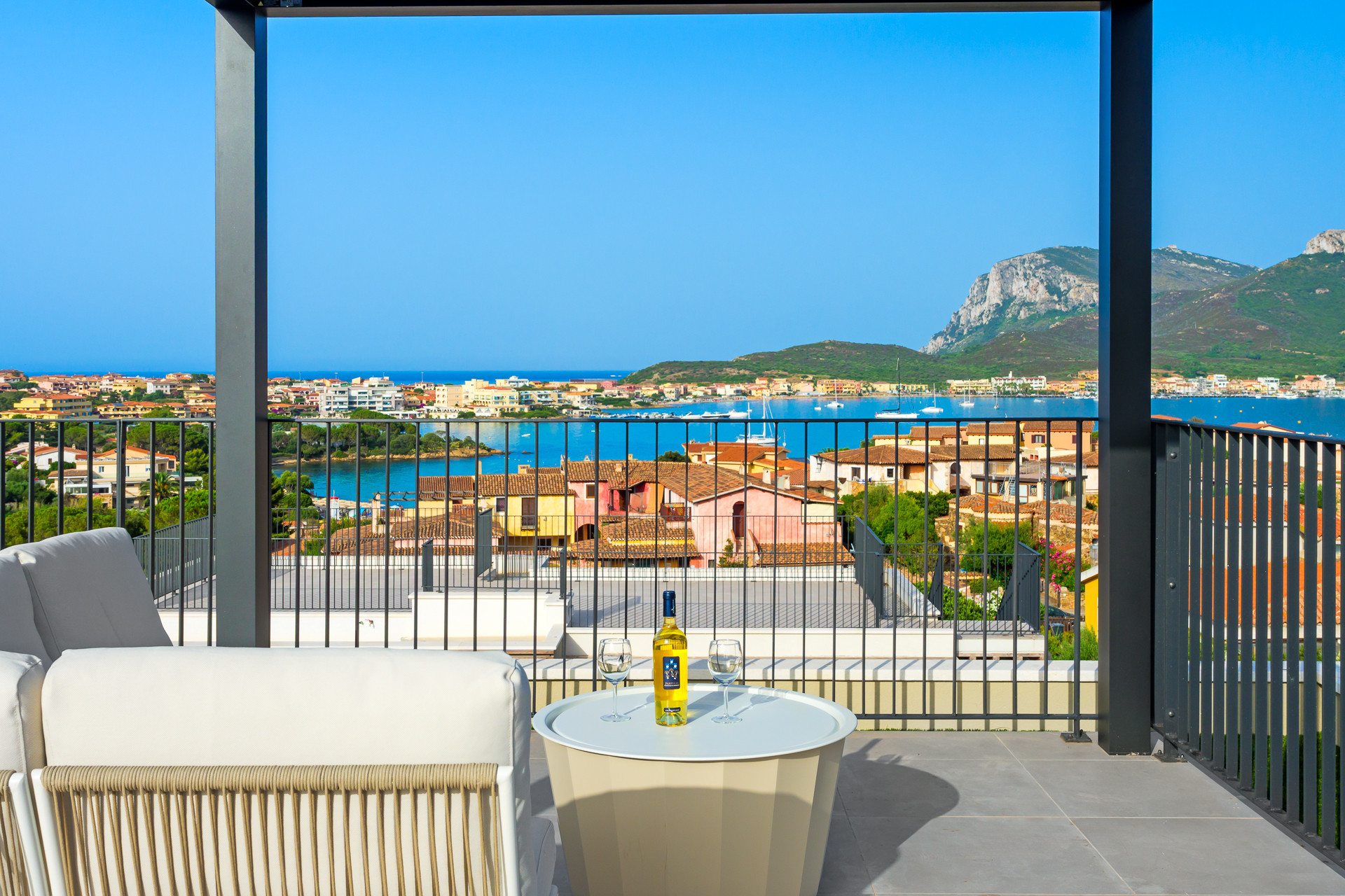 Villa Mathis - villa with solarium terrace and private pool, perfect for your stay in Sardinia
