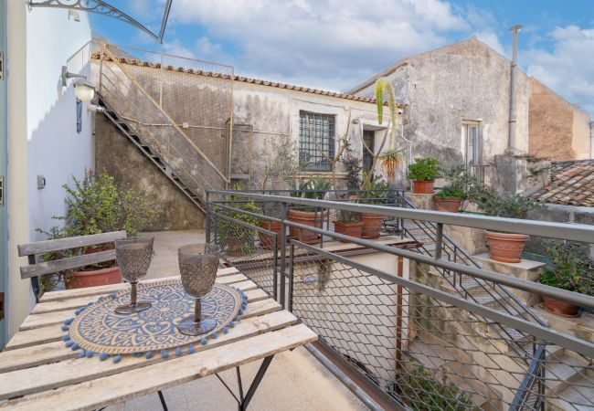 Apartment in Syracuse - writer's house by Dimore in Sicily 