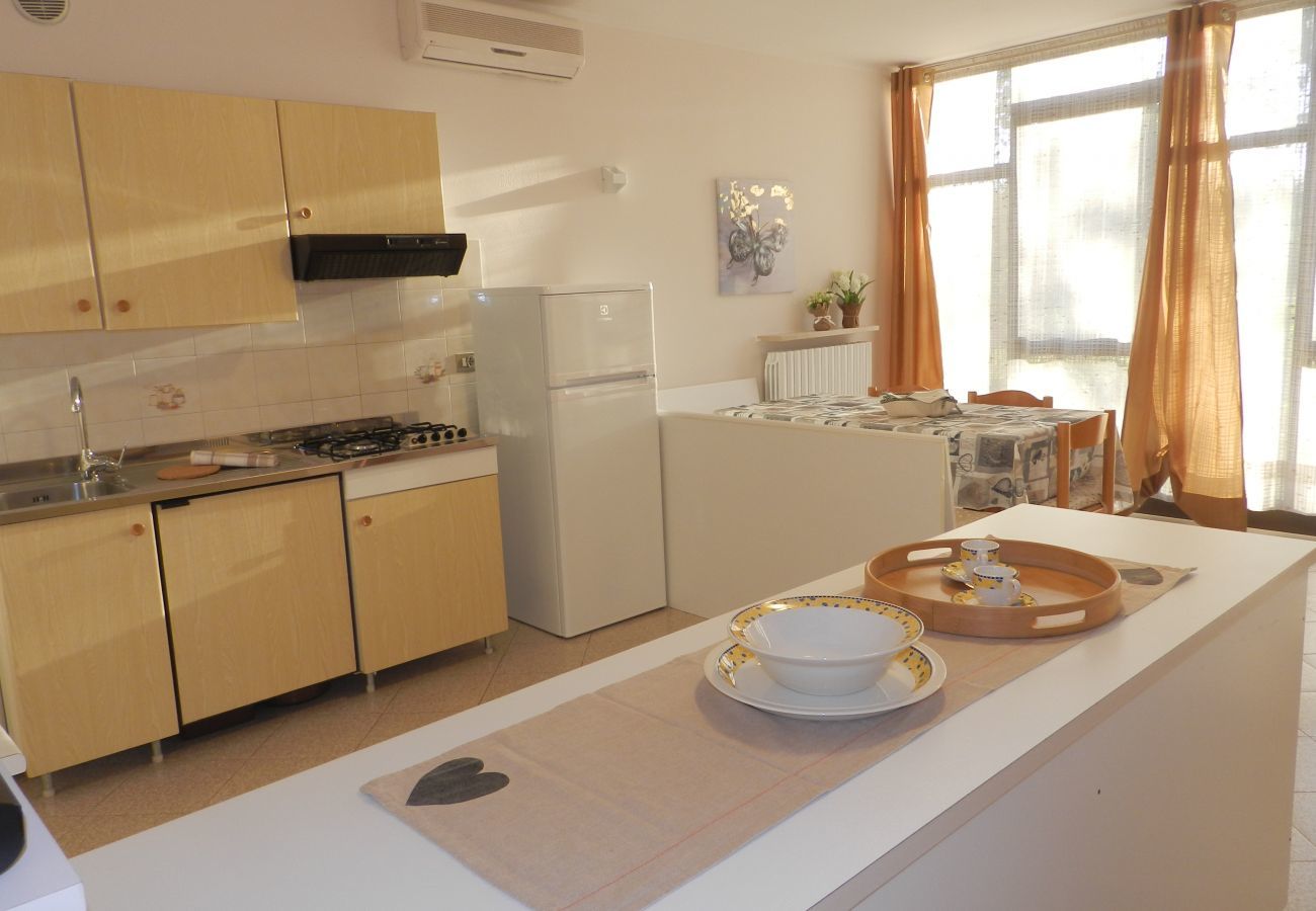 Apartment in Lazise - Regarda – apartment Rosa Baccarat 5 near the beach 