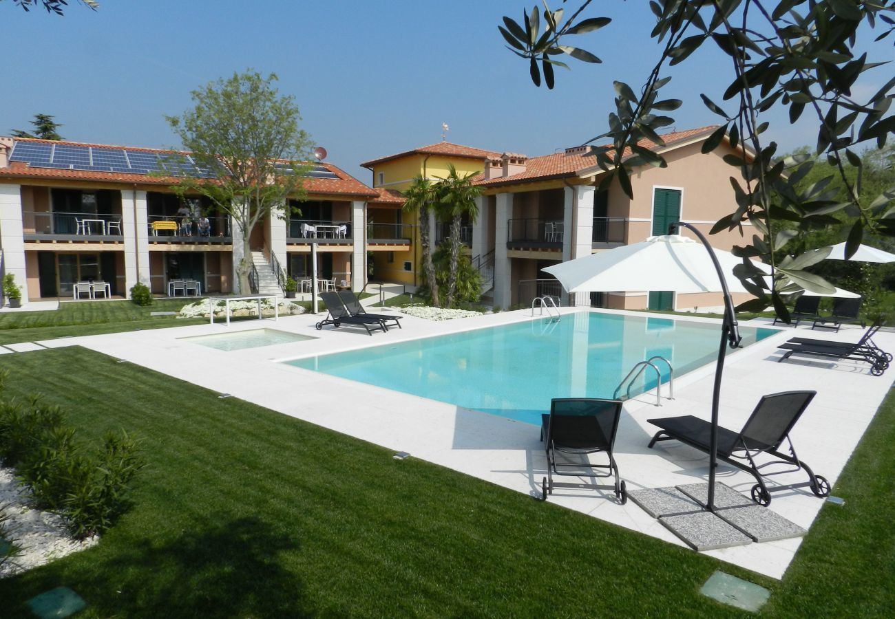 Farm stay in Bardolino - Quiet Tenuta in Bardolino in the vineyards with pool,  wifi and airco