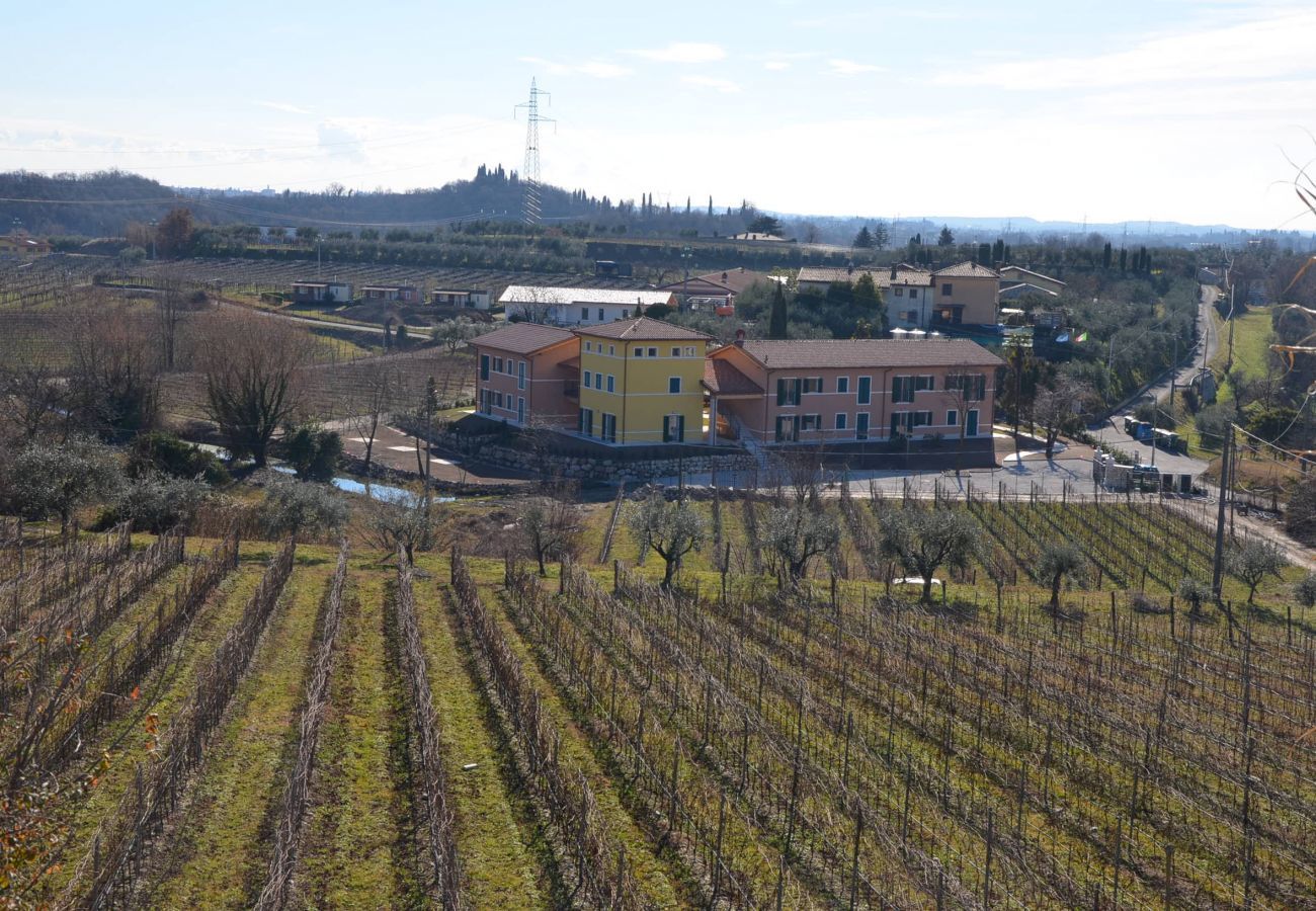 Farm stay in Bardolino - Quiet Tenuta in Bardolino in the vineyards with pool,  wifi and airco