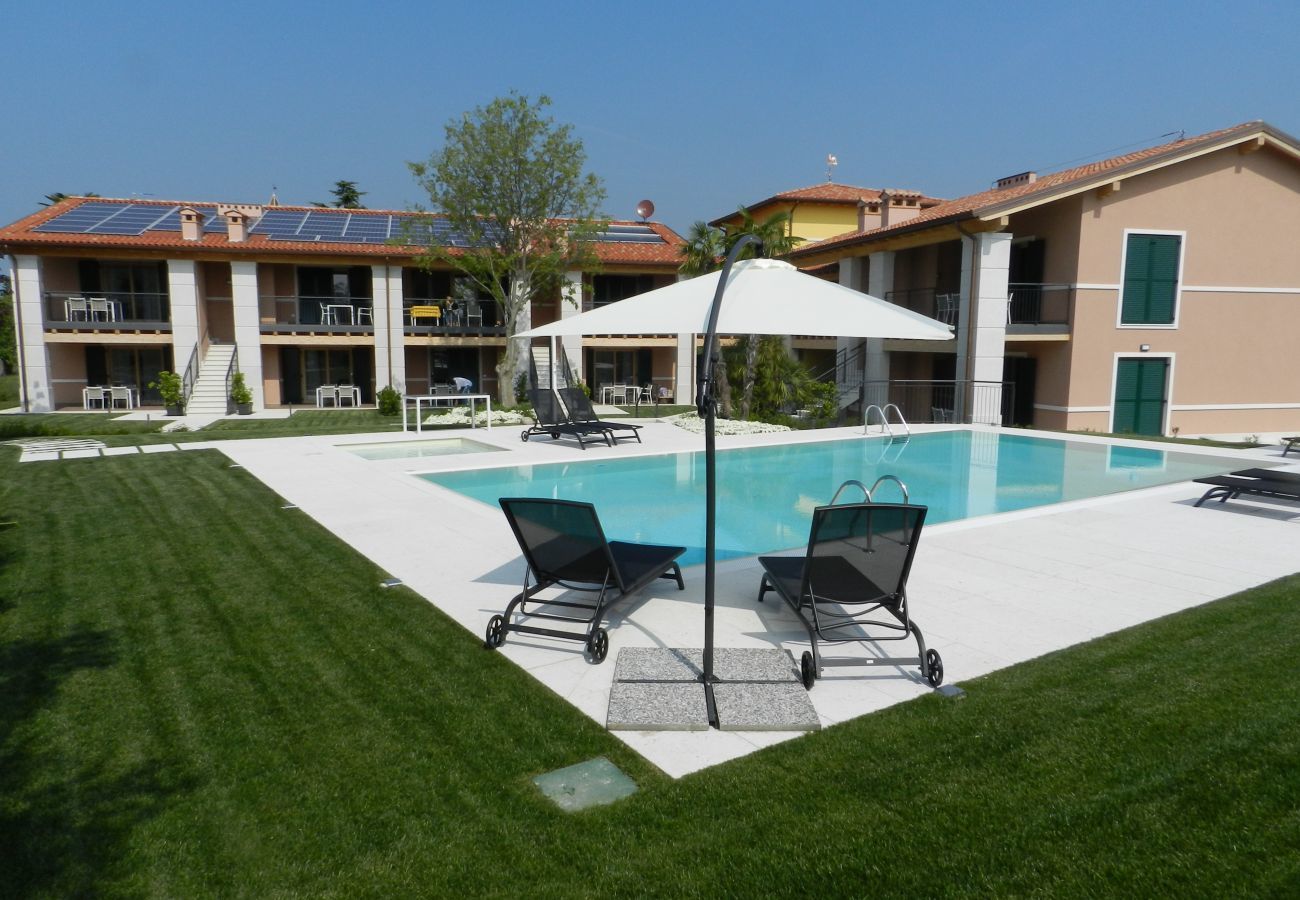 Farm stay in Bardolino - Quiet Tenuta in Bardolino in the vineyards with pool,  wifi and airco