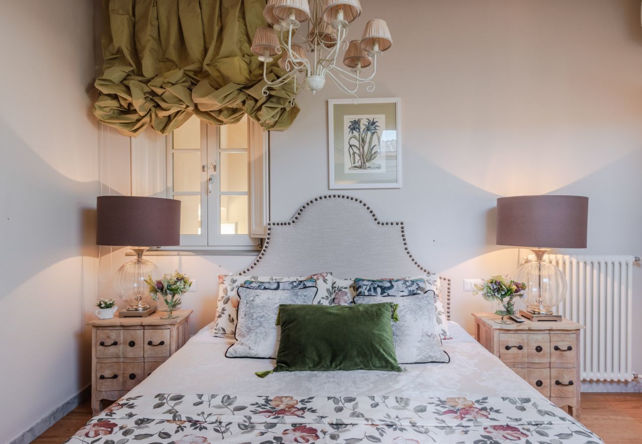 Apartment in Lucca - Casa Laura, a Terrace above Lucca