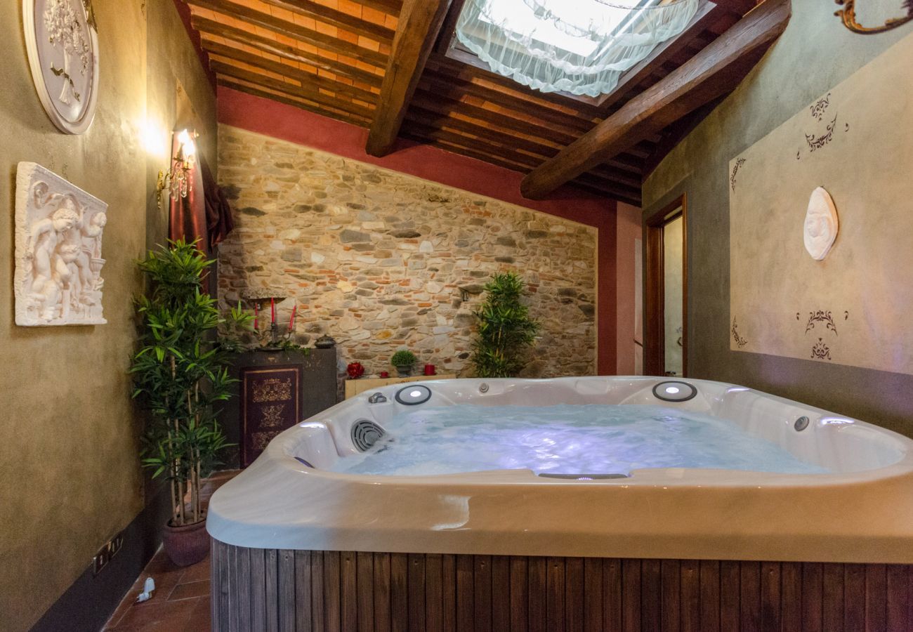 Villa in Capannori - LA DIMORA DEI CONTI: Indulge in a Country Farmhouse Apartment with Jacuzzi Facing the Town!