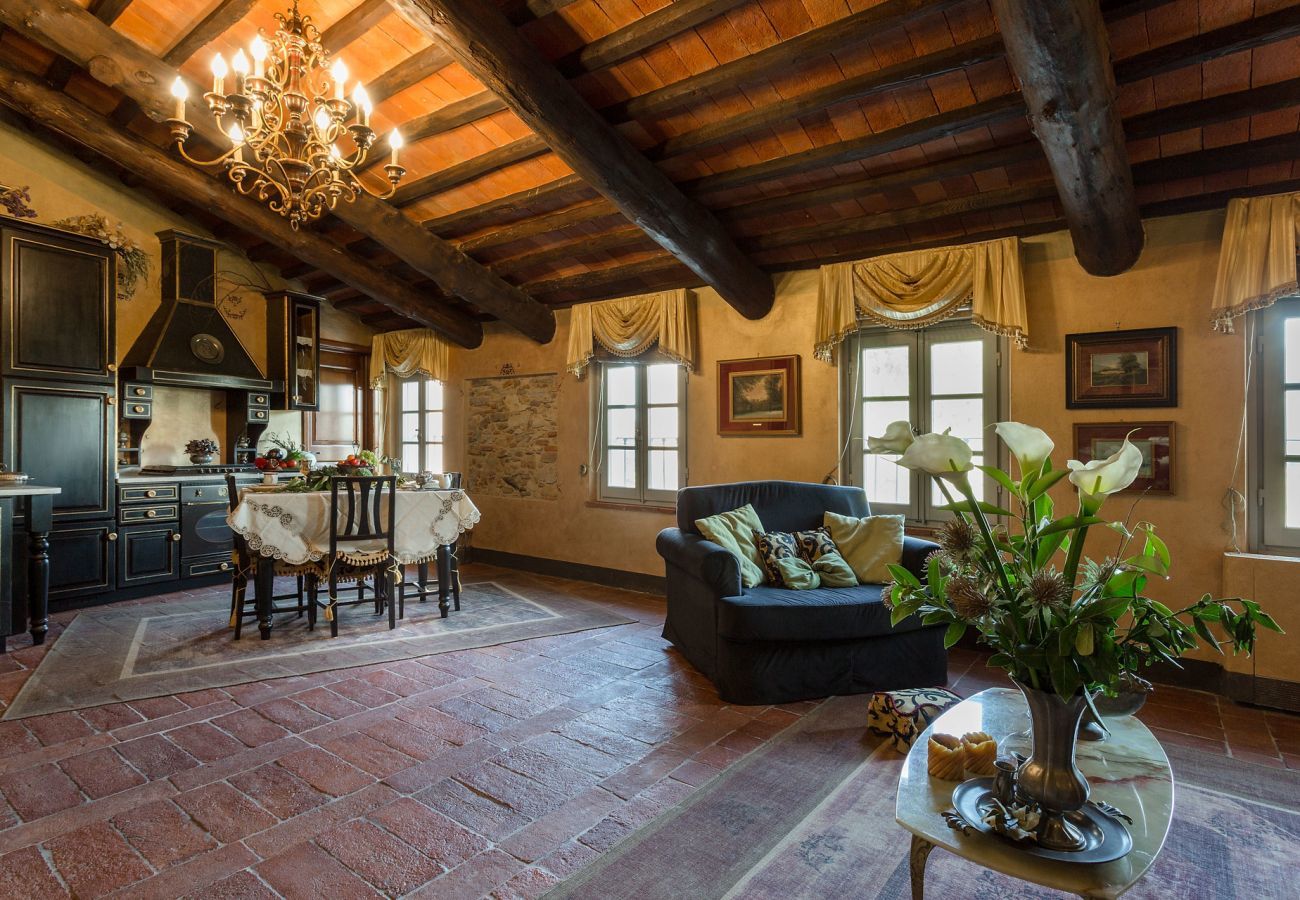 Villa in Capannori - LA DIMORA DEI CONTI: Indulge in a Country Farmhouse Apartment with Jacuzzi Facing the Town!