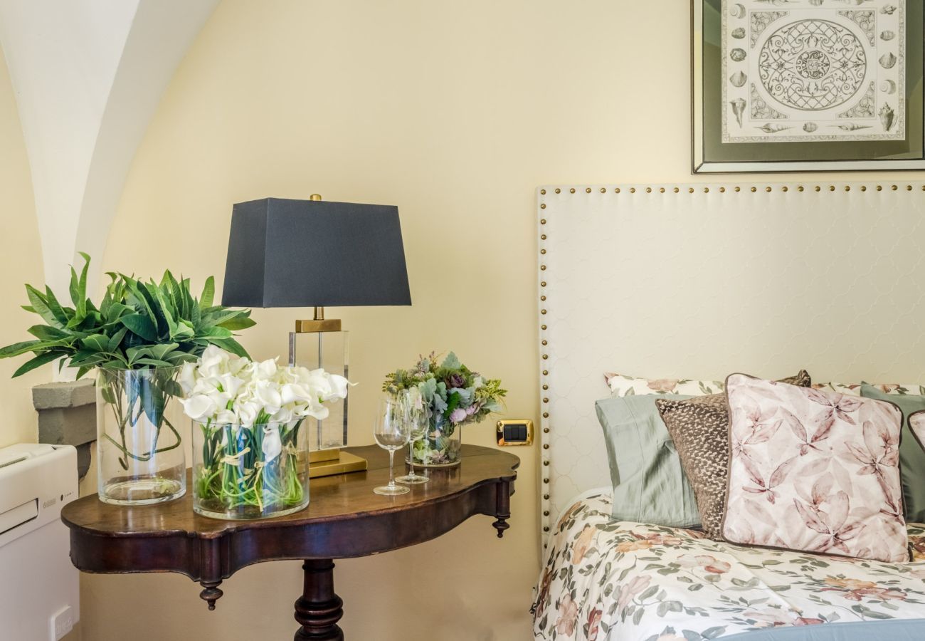 Apartment in Lucca - The Arnolfini Portrait Apartment