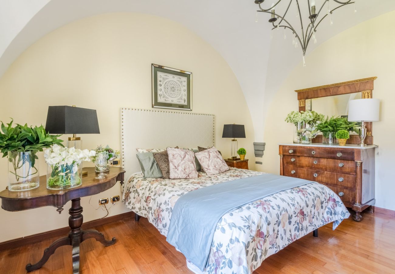 Apartment in Lucca - The Arnolfini Portrait Apartment