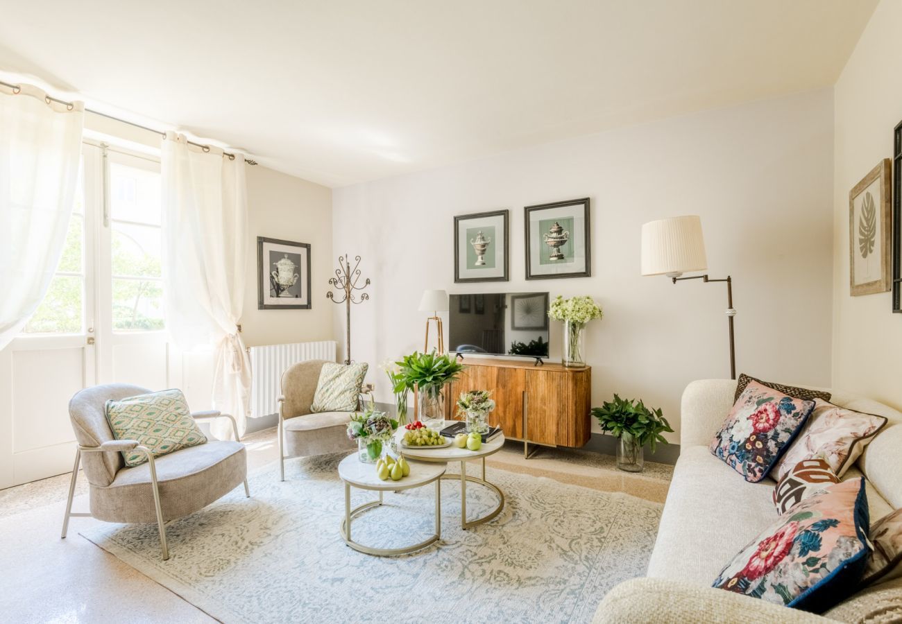 Apartment in Lucca - The Arnolfini Portrait Apartment