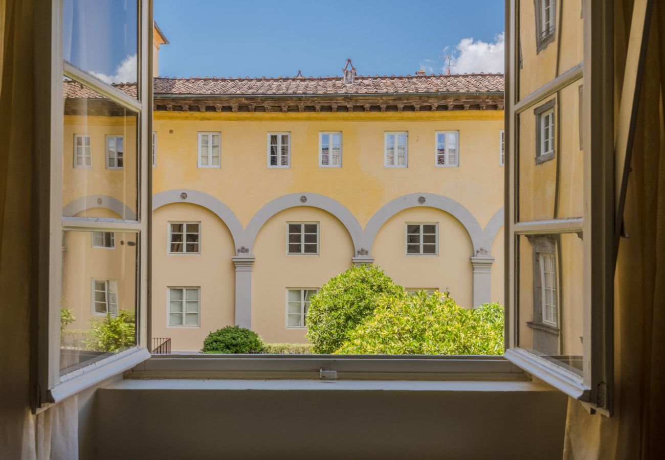 Apartment in Lucca - The Arnolfini Portrait Apartment