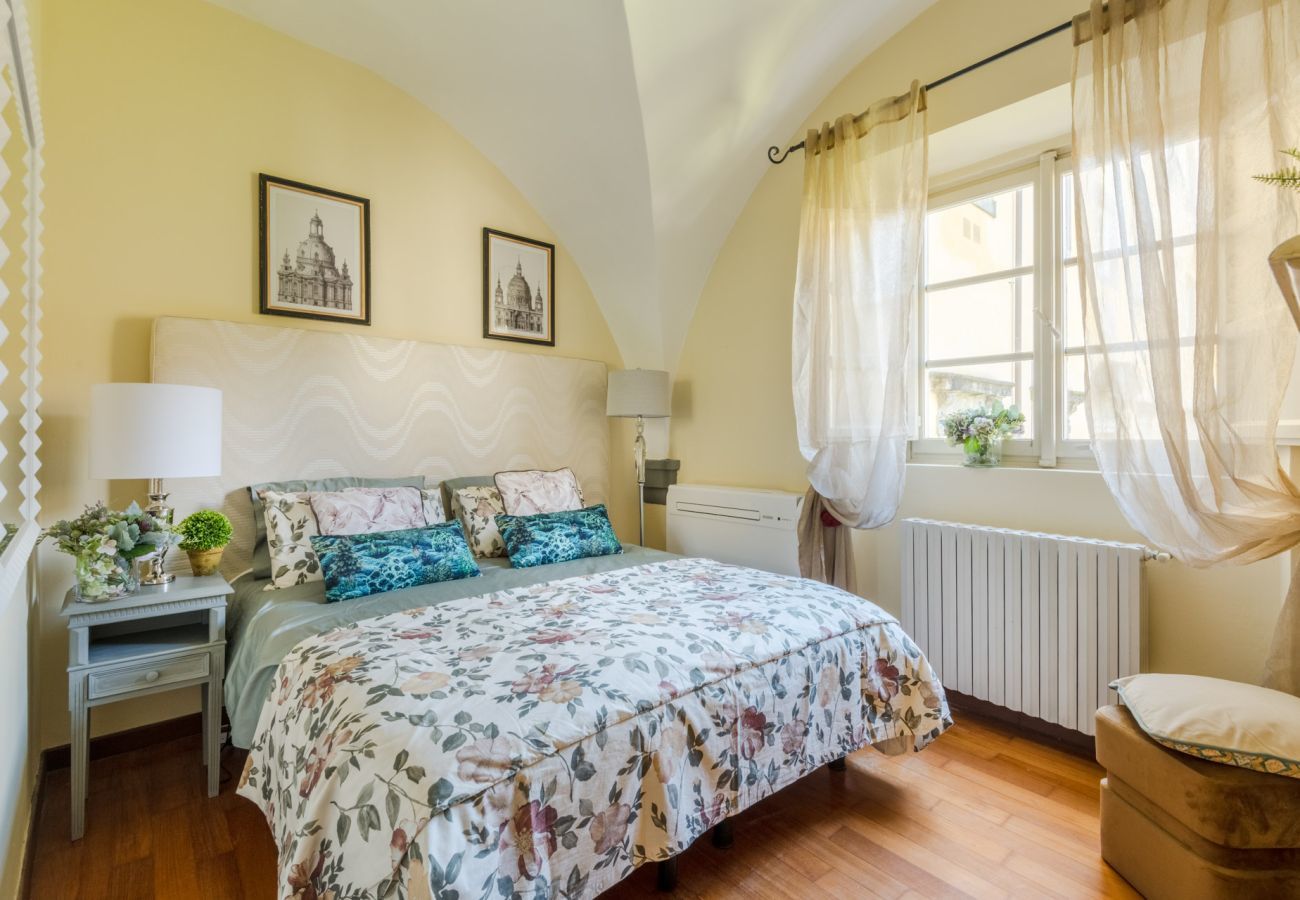 Apartment in Lucca - The Arnolfini Portrait Apartment