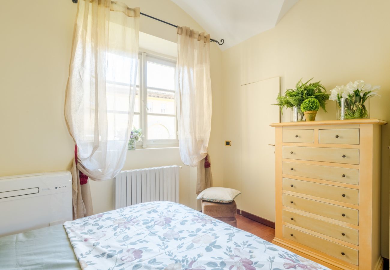 Apartment in Lucca - The Arnolfini Portrait Apartment