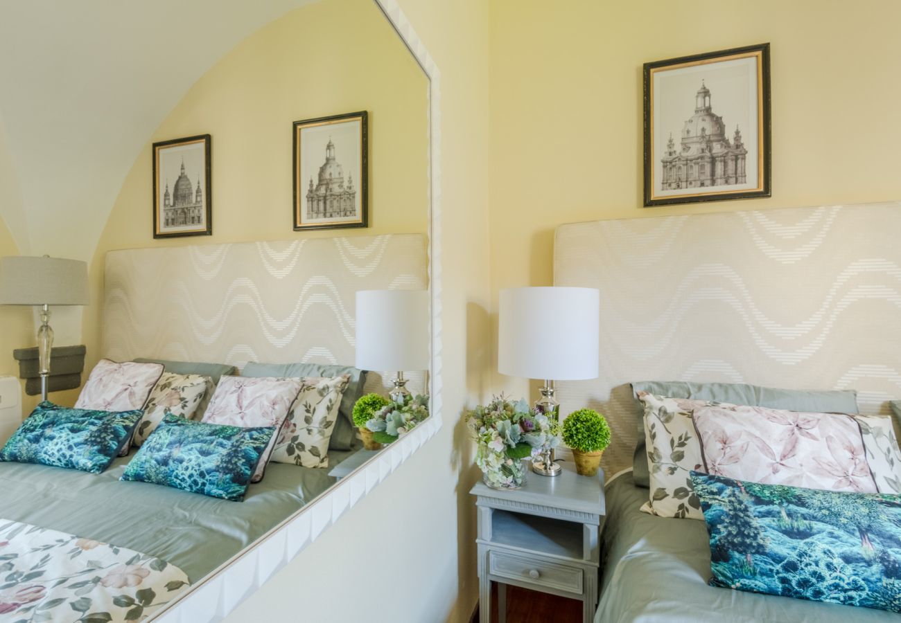 Apartment in Lucca - The Arnolfini Portrait Apartment