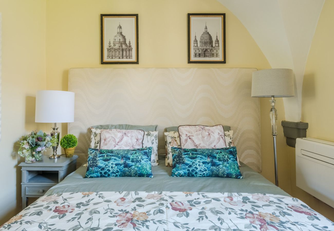 Apartment in Lucca - The Arnolfini Portrait Apartment