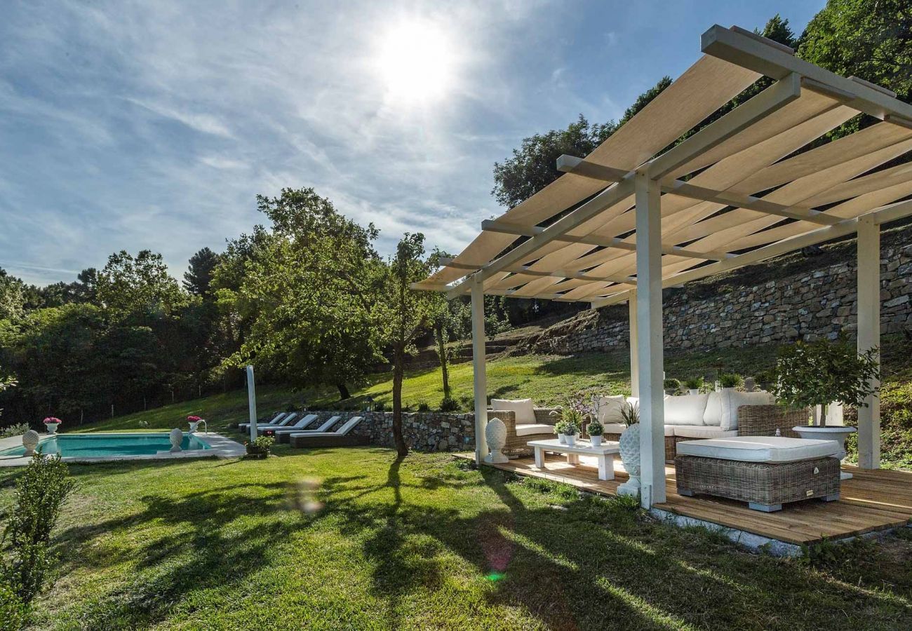 Villa in San Concordio di Moriano - Panoramic Secluded Farmhouse with Private Pool, Air Con, Wifi among Nature!