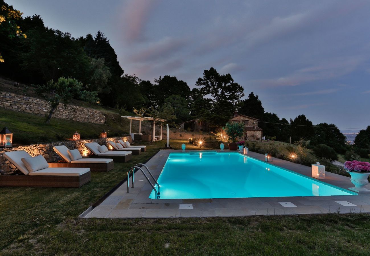 Villa in San Concordio di Moriano - Panoramic Secluded Farmhouse with Private Pool, Air Con, Wifi among Nature!